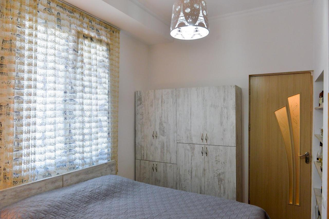 Apartment On Rustaveli Avenue Kutaisi Exterior foto