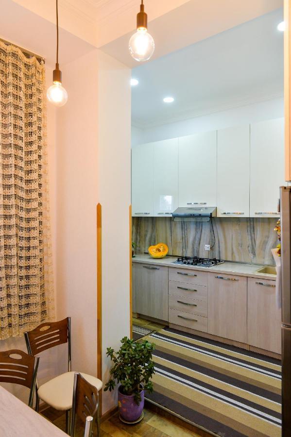 Apartment On Rustaveli Avenue Kutaisi Exterior foto
