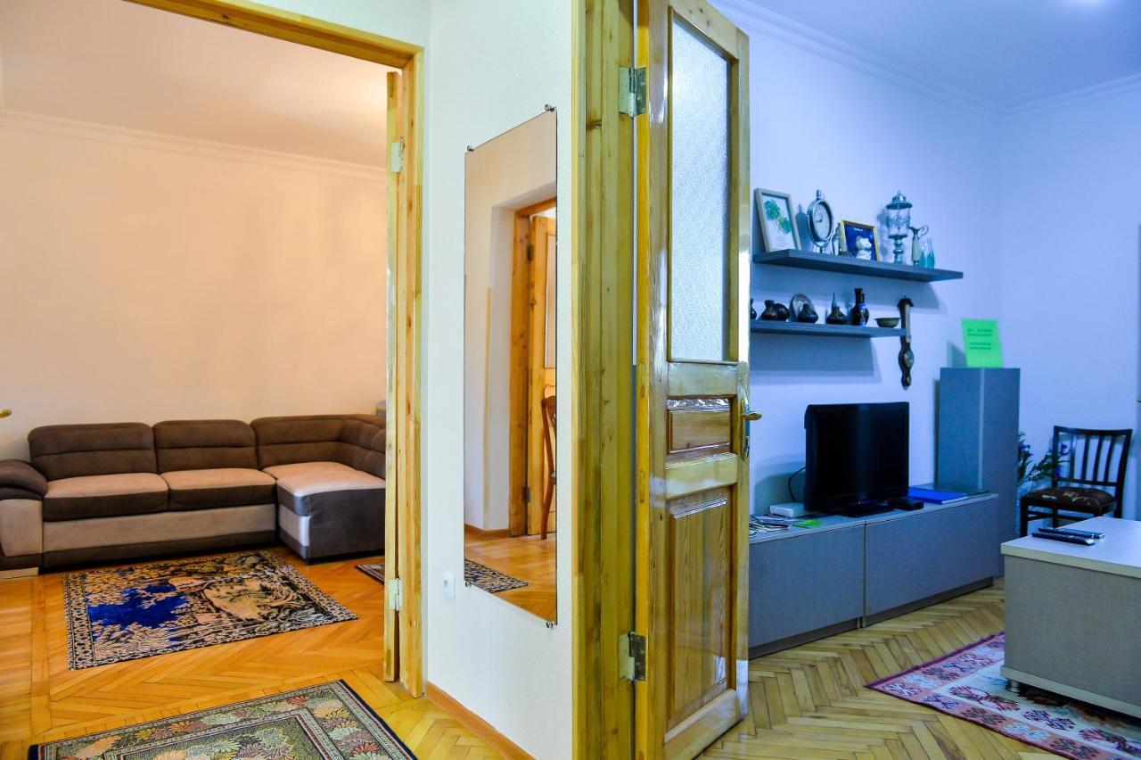 Apartment On Rustaveli Avenue Kutaisi Exterior foto