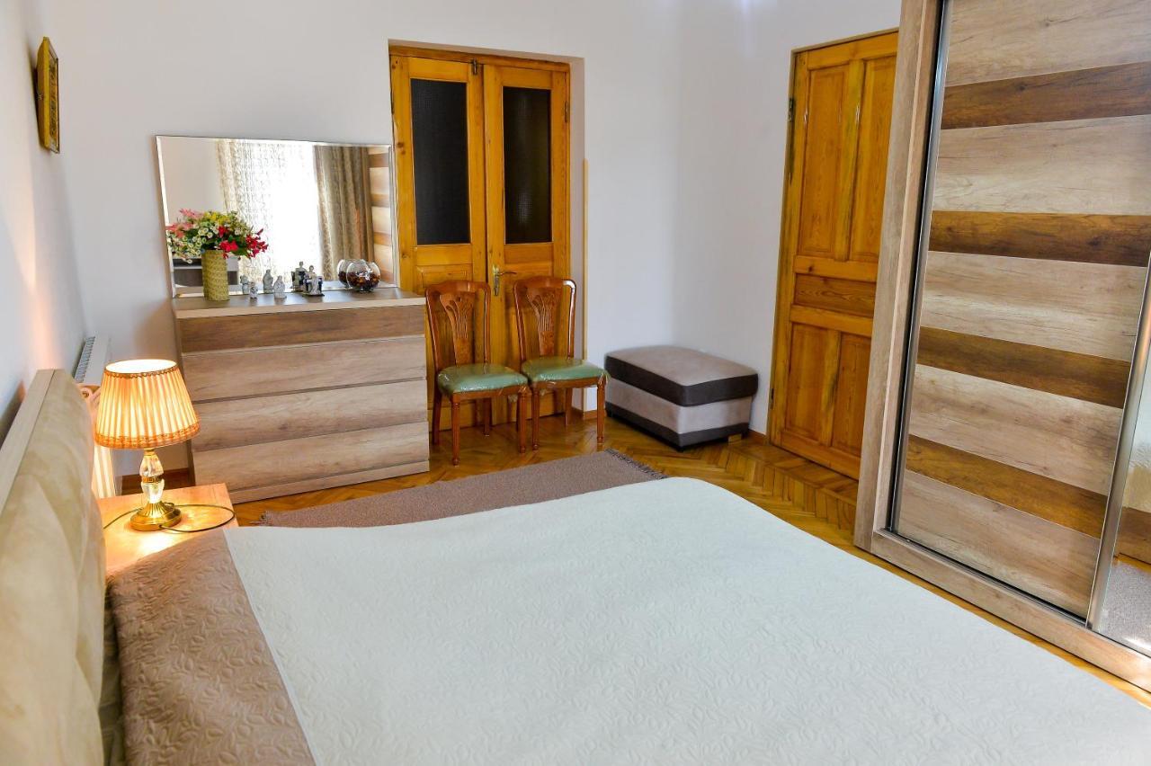 Apartment On Rustaveli Avenue Kutaisi Exterior foto