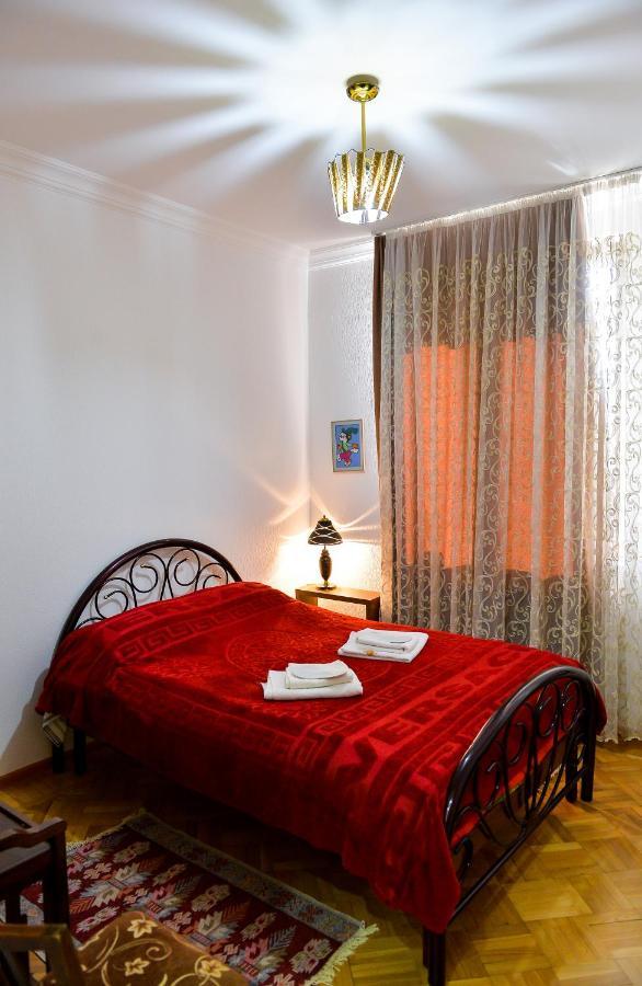 Apartment On Rustaveli Avenue Kutaisi Exterior foto